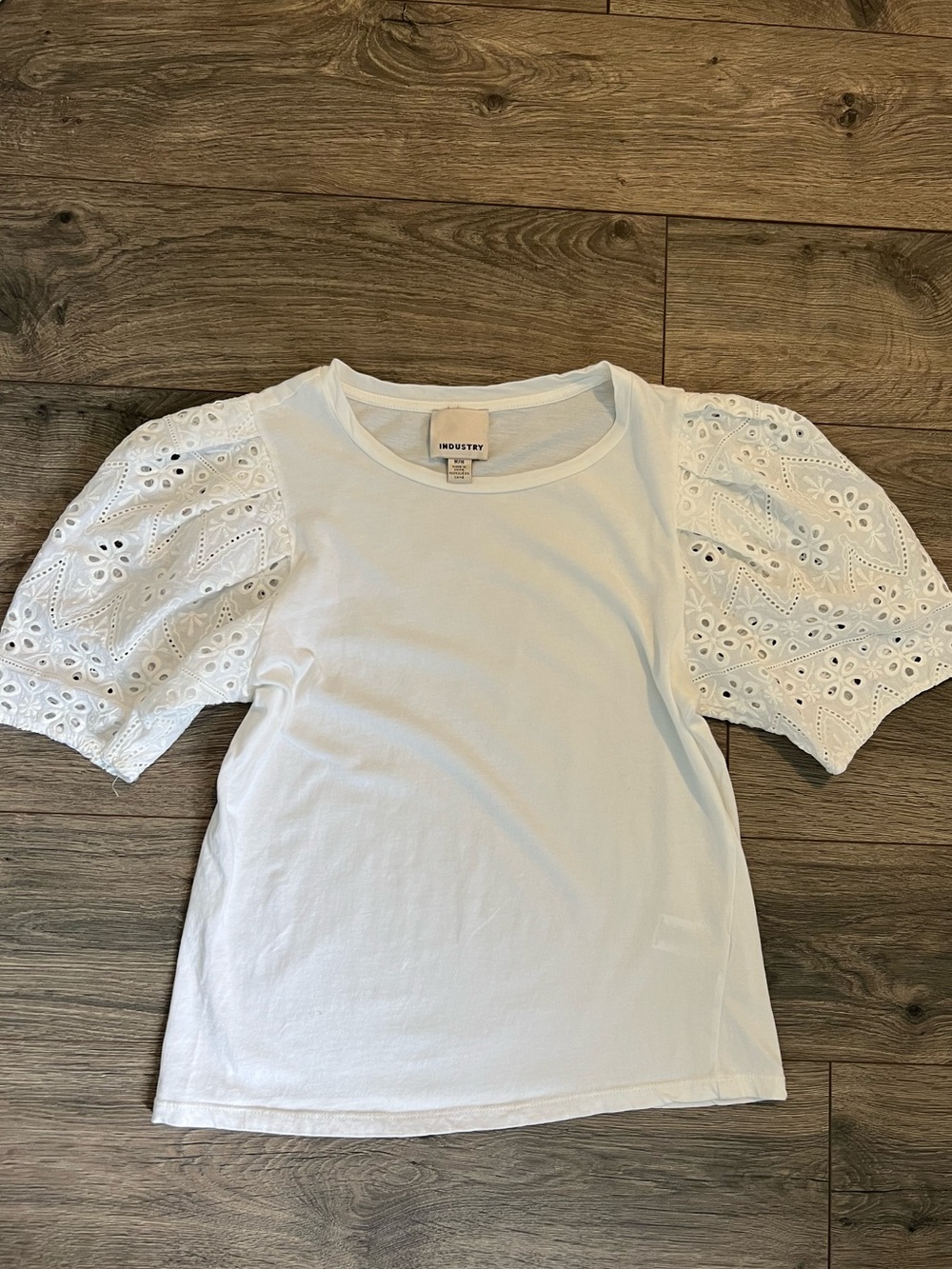 INDUSTRY Classic Feminine White 100% Cotton T shirt Eyelet Sleeves Size Medium